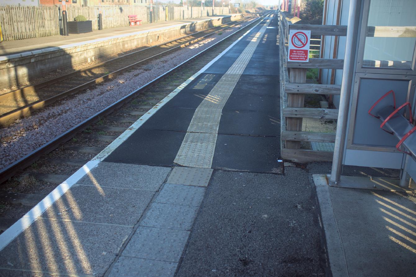 A small hump indicating a change in the construction of a platform part way up its length.