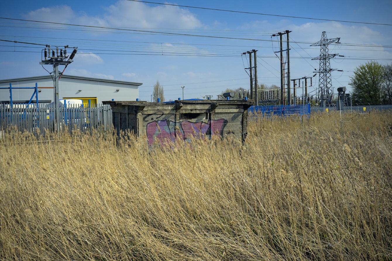 A small platelayer&rsquo;s hut. It is a building constructed of concrete planks, with a nearly flat roof. It measures about 2 metres by 3 metres.