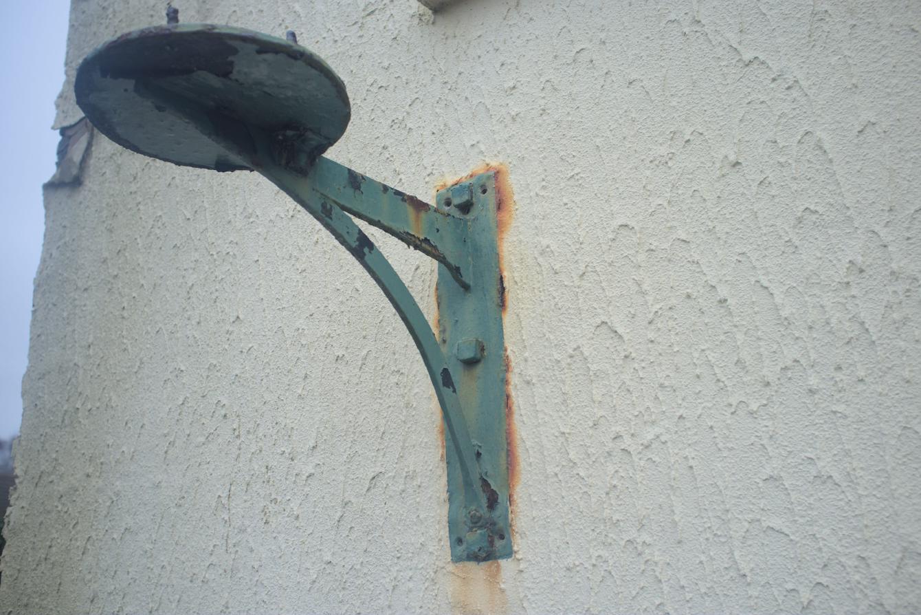 A right-angle cast iron bracket with a circle for attachment of whatever went on top of it.