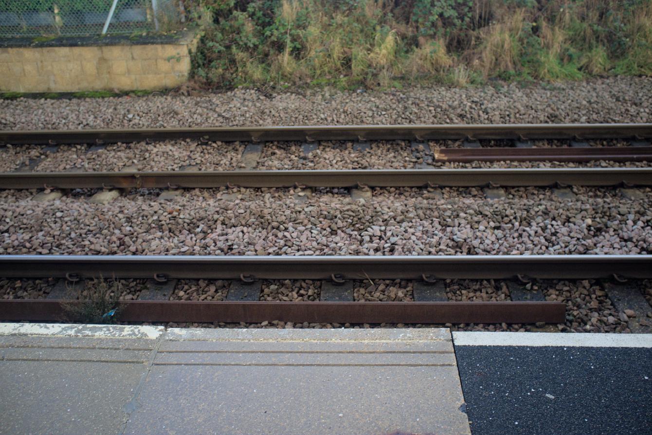 A photograph taken from the current platform 2; the boundary of the pre-extension platform 2 is somewhat longer than the old platform 1.